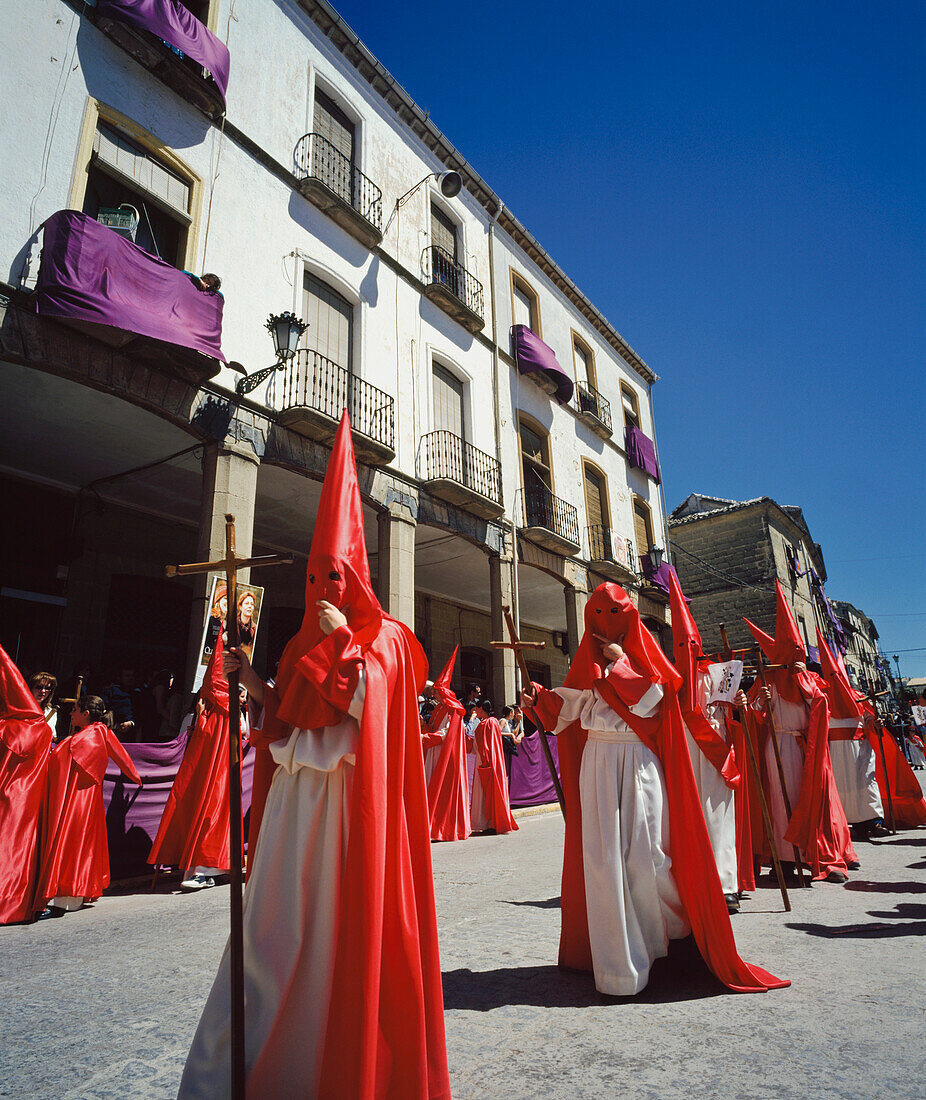 Semana Santa, Menschen in Kostümen auf der Straße Parade gekleidet