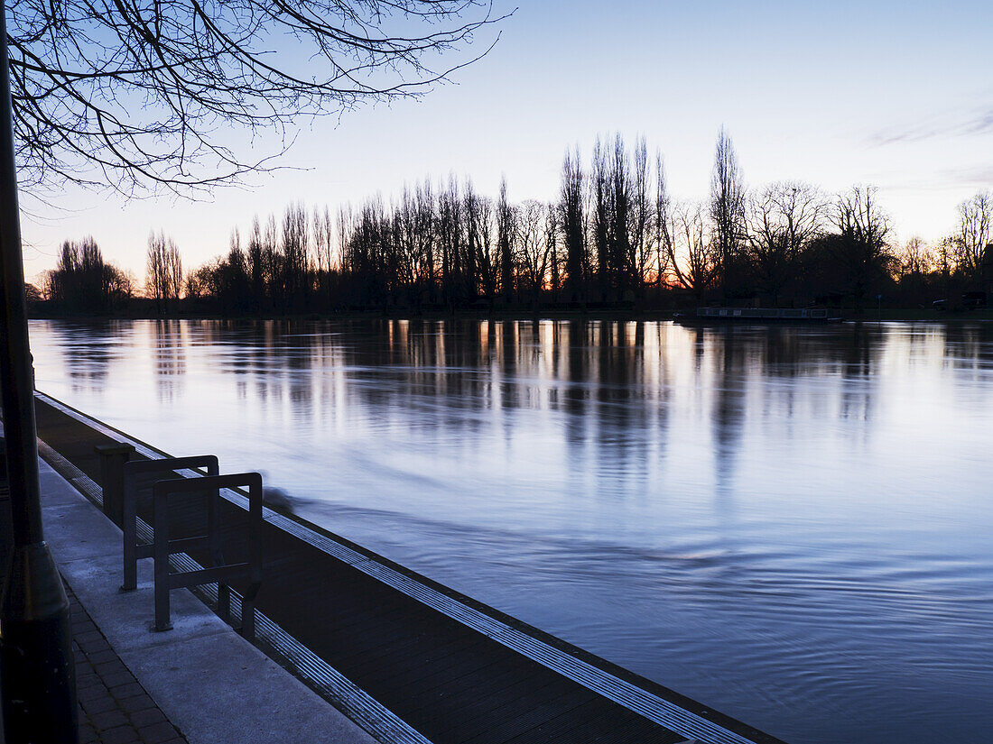 Themse bei Kingston Upon Thames; Surrey, England