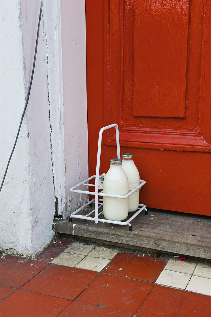 Milchlieferung an der Haustür; London, England
