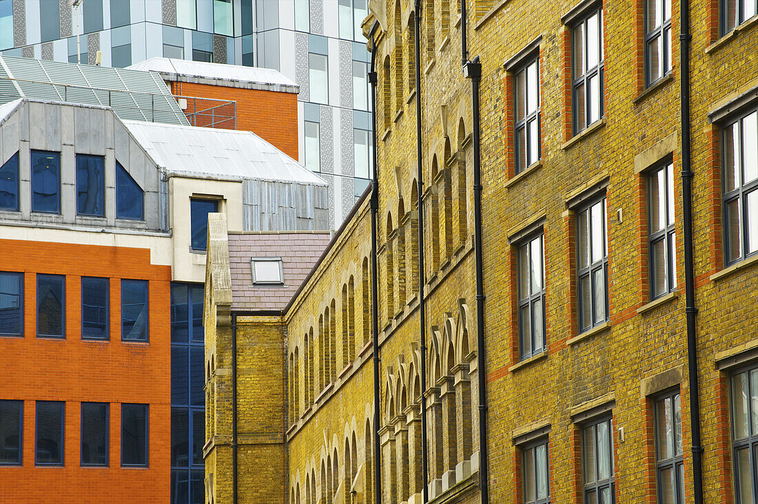Gebäude mit einer Vielzahl von Fassaden, Spitalfields; London, England