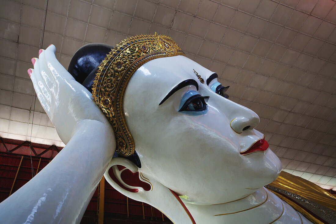 Kyaukhtatgyi-Tempel und ein liegender Buddha; Rangun, Birma