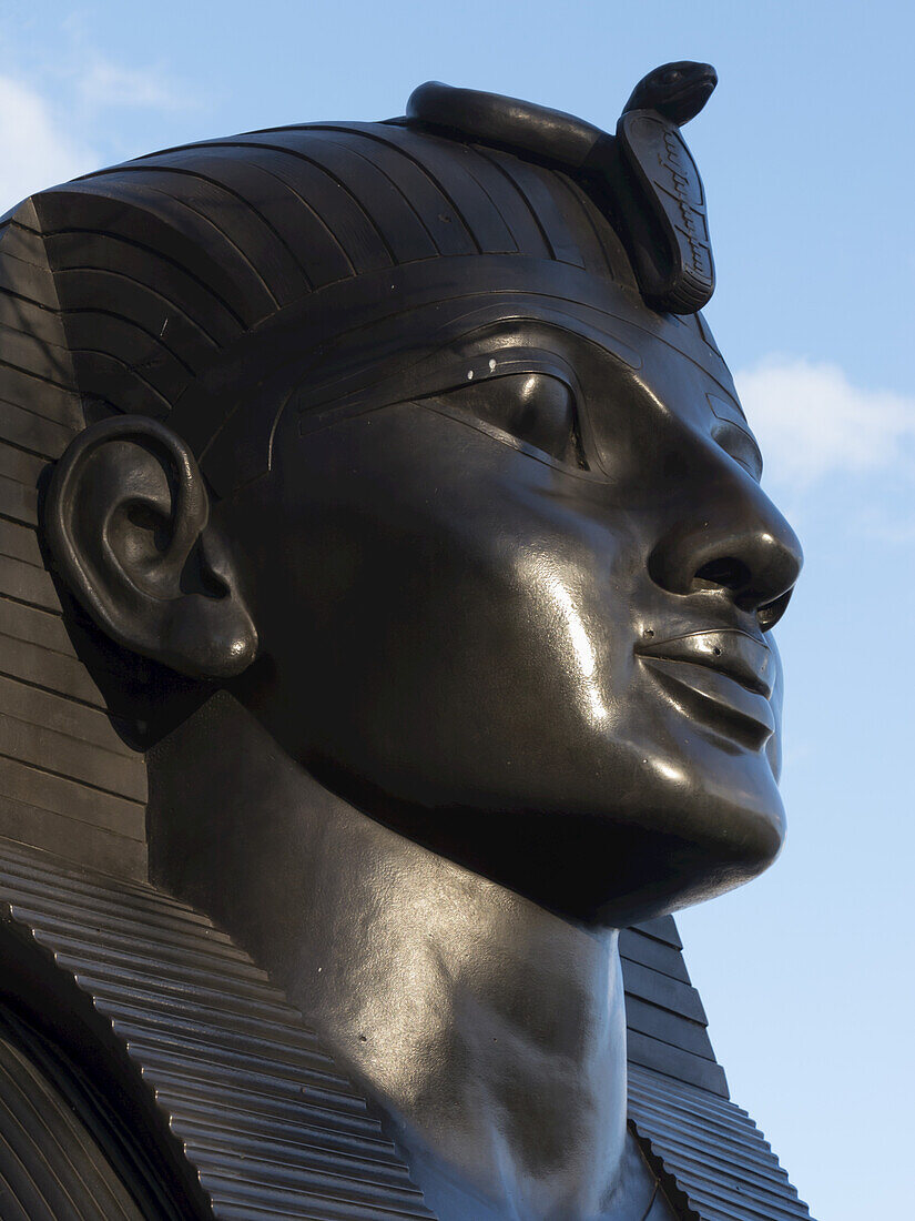Sphinx am Ufer der Themse; London, England