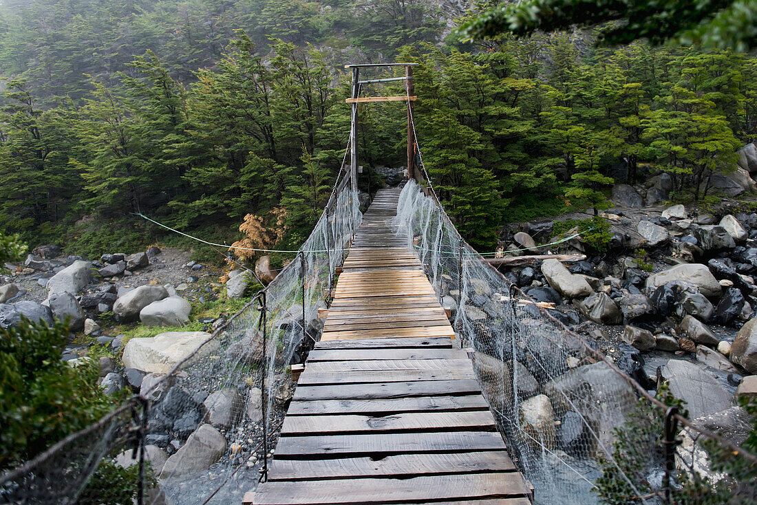 Hängebrücke über den French River, Torres Del Paine Nationalpark; Torres Del Paine, Magallanes und Antartica Chilena Region, Chile