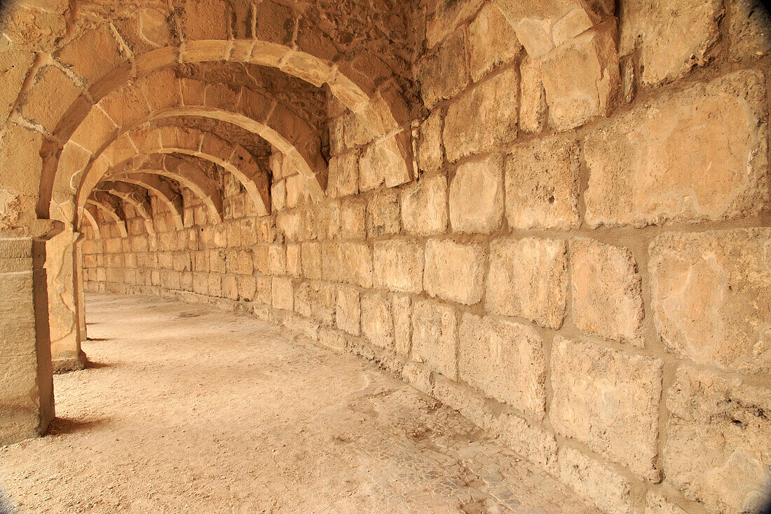 Türkei, Anatolien, Aspendos, römisches Theater aus dem zweiten Jahrhundert, erbaut von Kaiser Marcus Aurelius. Torbögen.