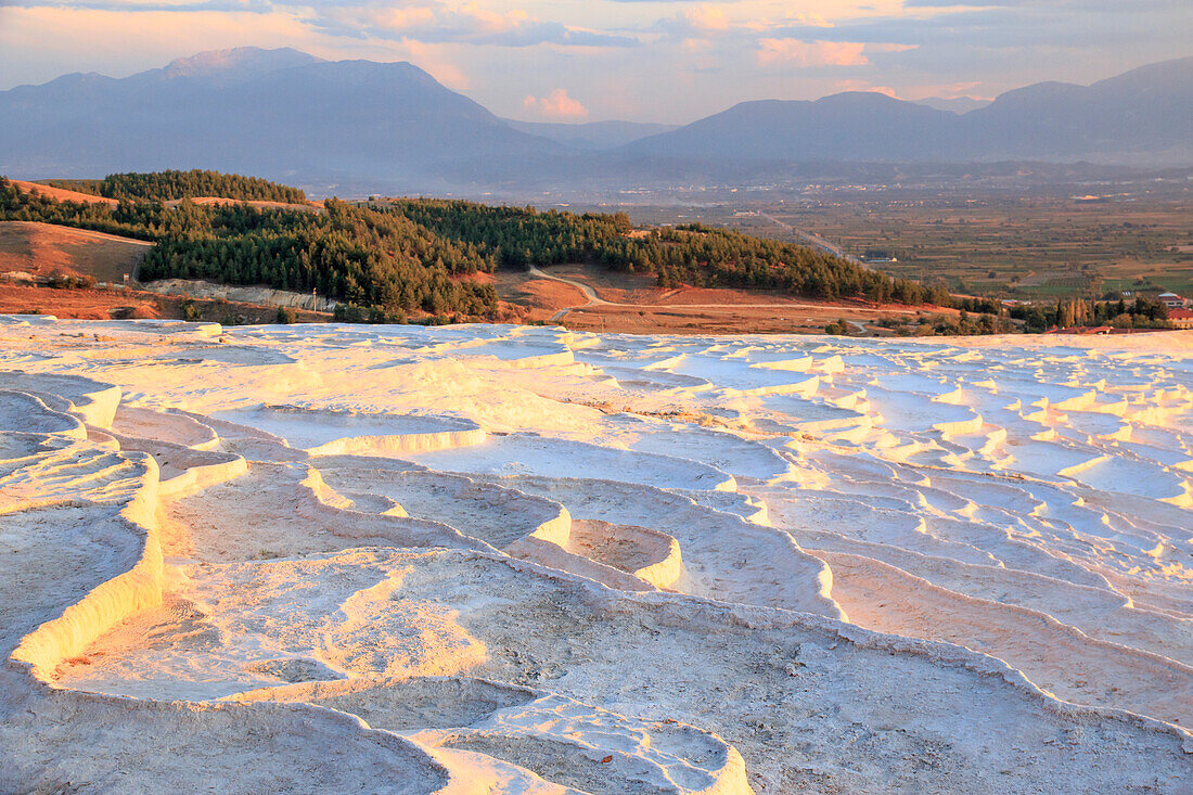 Turkey, Denizli Province, River Menderes valley, Pamukkale. Cotton castle, a natural site of hot springs and travertines, terraces of carbonate minerals.