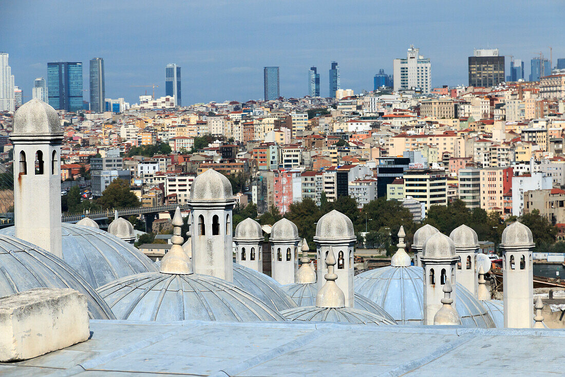 Türkei, Istanbul. Die Süleymaniye-Moschee (Süleymaniye Camii) ist eine osmanische Moschee, die sich auf dem dritten Hügel von Istanbul befindet.