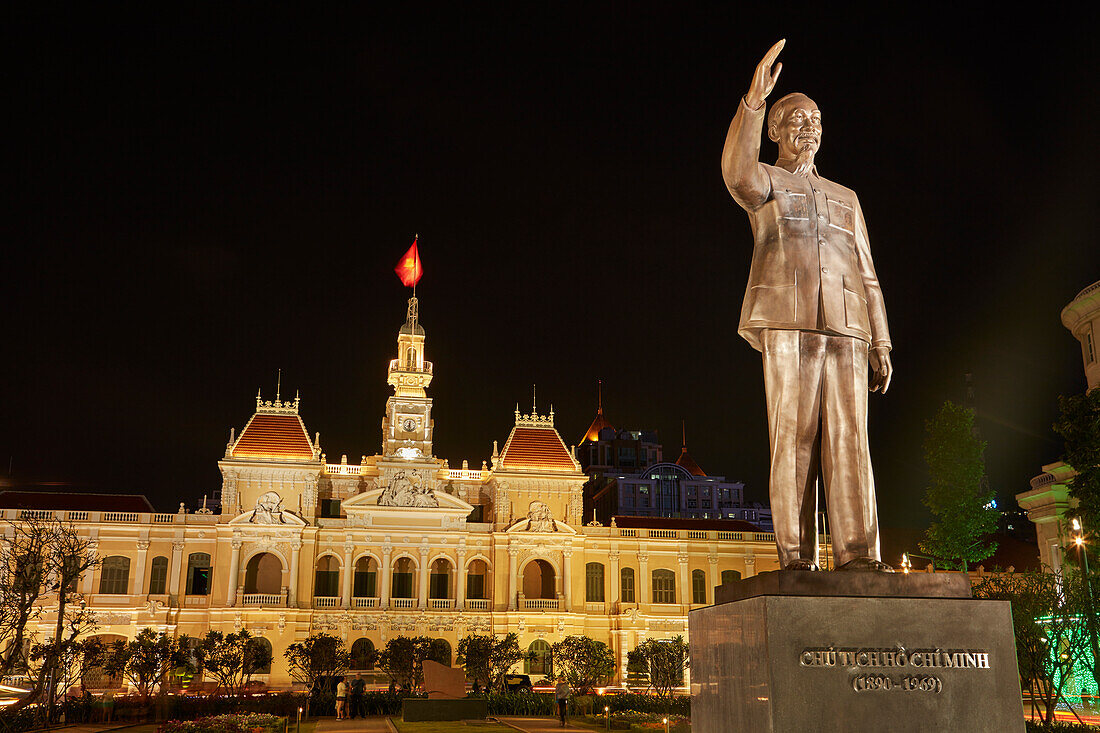 Historic People's Committee Building (former Hotel de Ville de Saigon), and Ho Chi Minh Statue, Ho Chi Minh City (Saigon), Vietnam