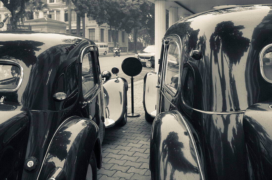 Vietnam, Hanoi. Antike französische Citroen Traction-Avant Autos