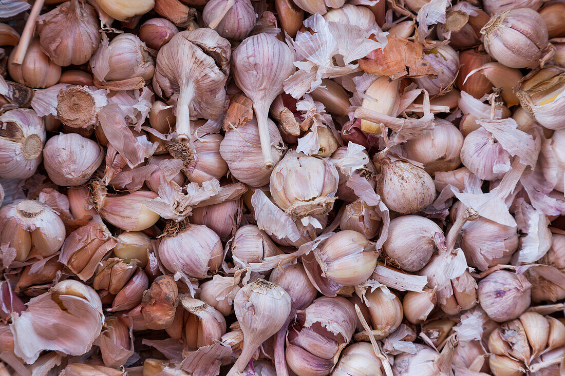 Vietnam, Dien Bien Phu. Stadtmarkt, Knoblauch