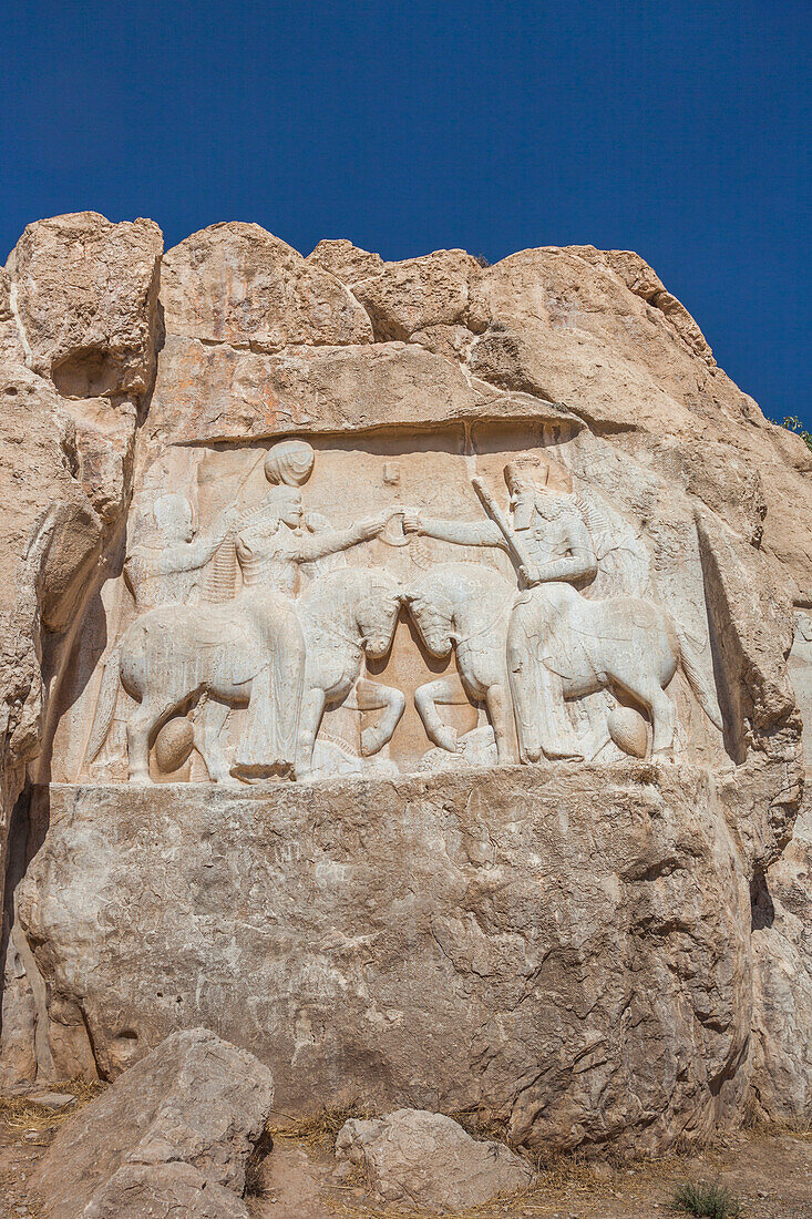 Zentraliran, Shiraz, Naqsh-E Rostam, in den Berg gehauene sassanidische Steinreliefs