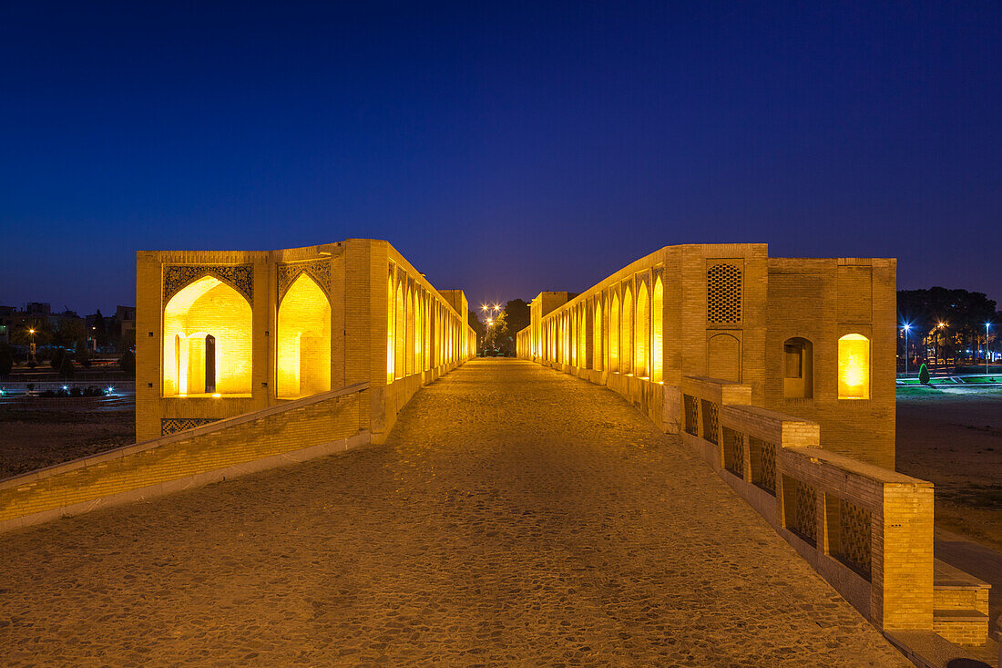 Central Iran, Esfahan, Si-O-Seh Bridge, Dawn