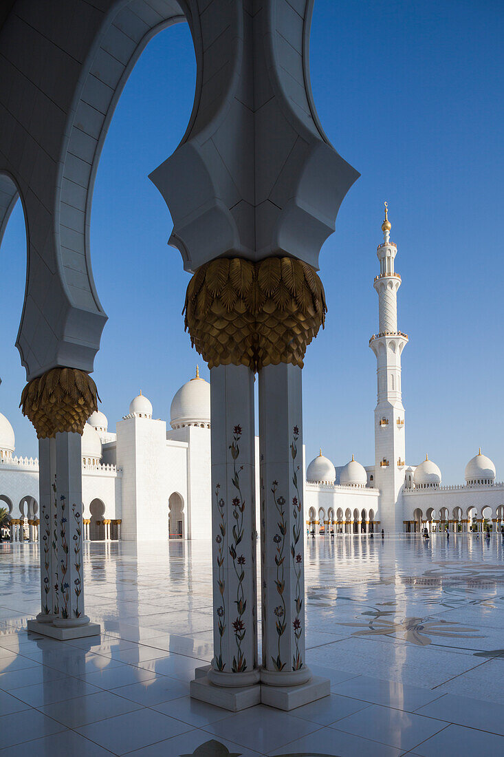 UAE, Abu Dhabi. Sheikh Zayed bin Sultan Mosque courtyard