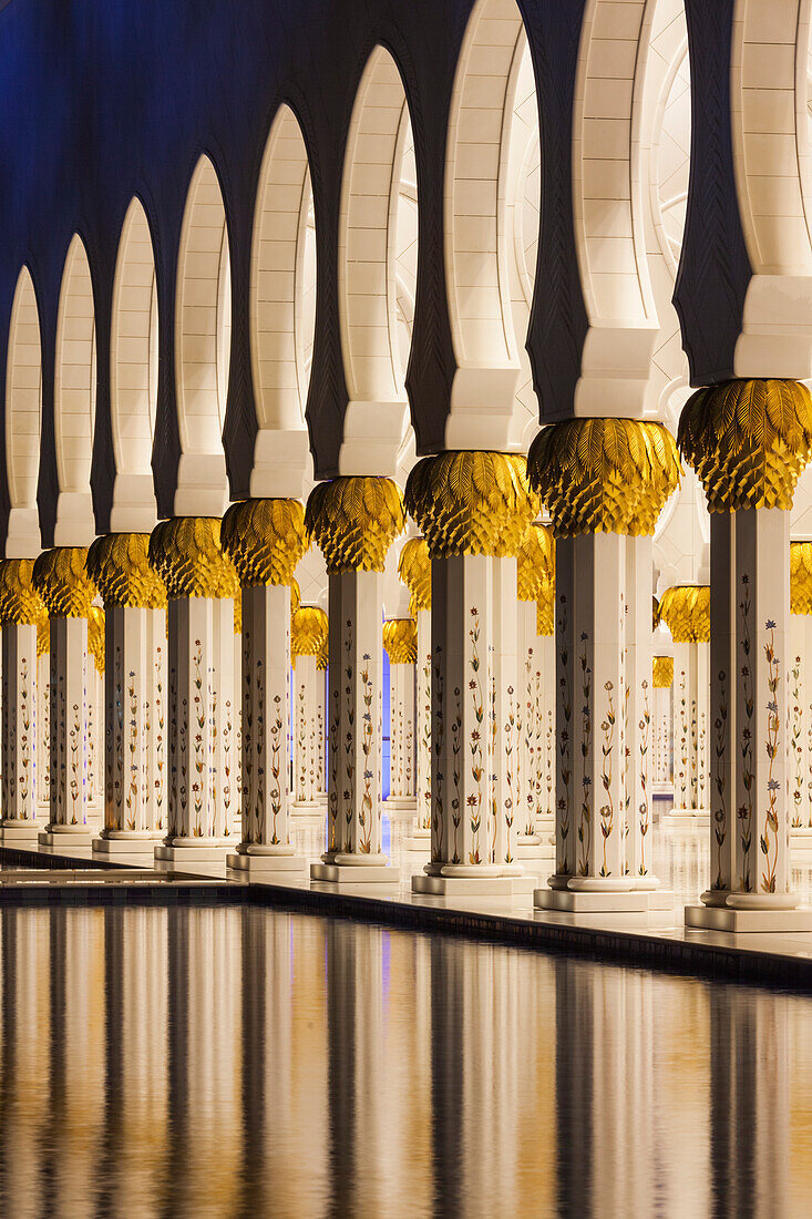 UAE, Abu Dhabi. Sheikh Zayed bin Sultan Mosque arches