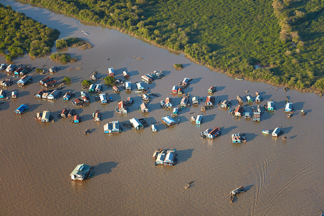 Chong Kneas Floating Village, Tonle Sap See, in der Nähe von Siem Reap, Kambodscha (Großformat verfügbar)