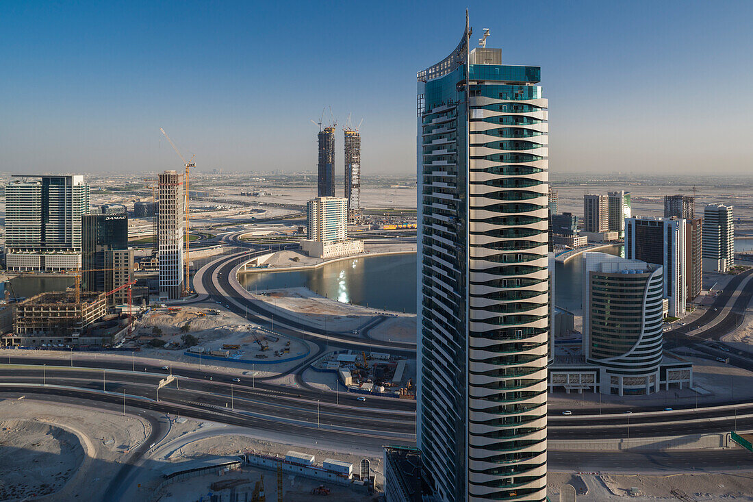 VAE, Stadtzentrum Dubai. Erhöhter Blick auf den Rand des Stadtzentrums in Richtung Ras Al Khor