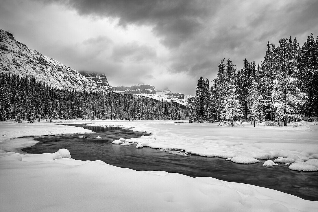 Canada, Alberta, Banff National Park, Dawn at the Mistaya River