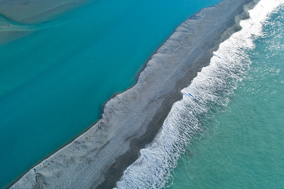 Kiesbarriere an der Mündung des Rakaia River, Mid Canterbury, Südinsel, Neuseeland