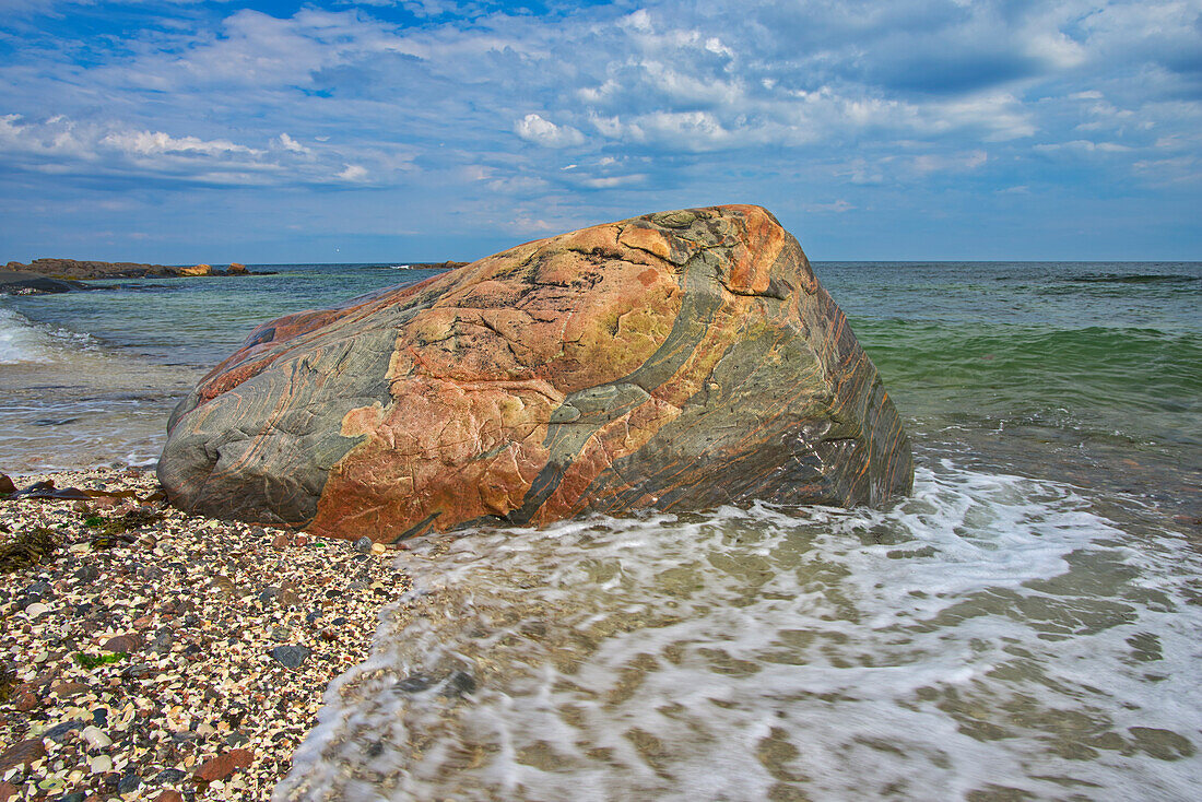 Canada, Quebec, Riviere-au-Tonnerre. Rocky shoreline on Gulf of St. Lawrence