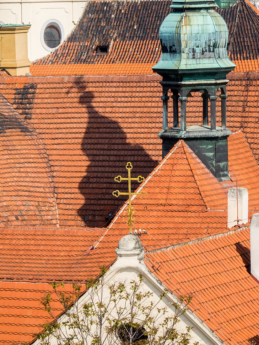 Tschechische Republik, Prag. Dächer von oben gesehen.