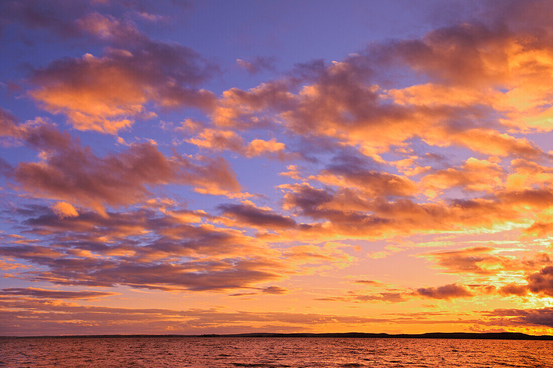 Kanada, Ontario, Pakwash Lake Provincial Park, Pakwash Lake bei Sonnenuntergang