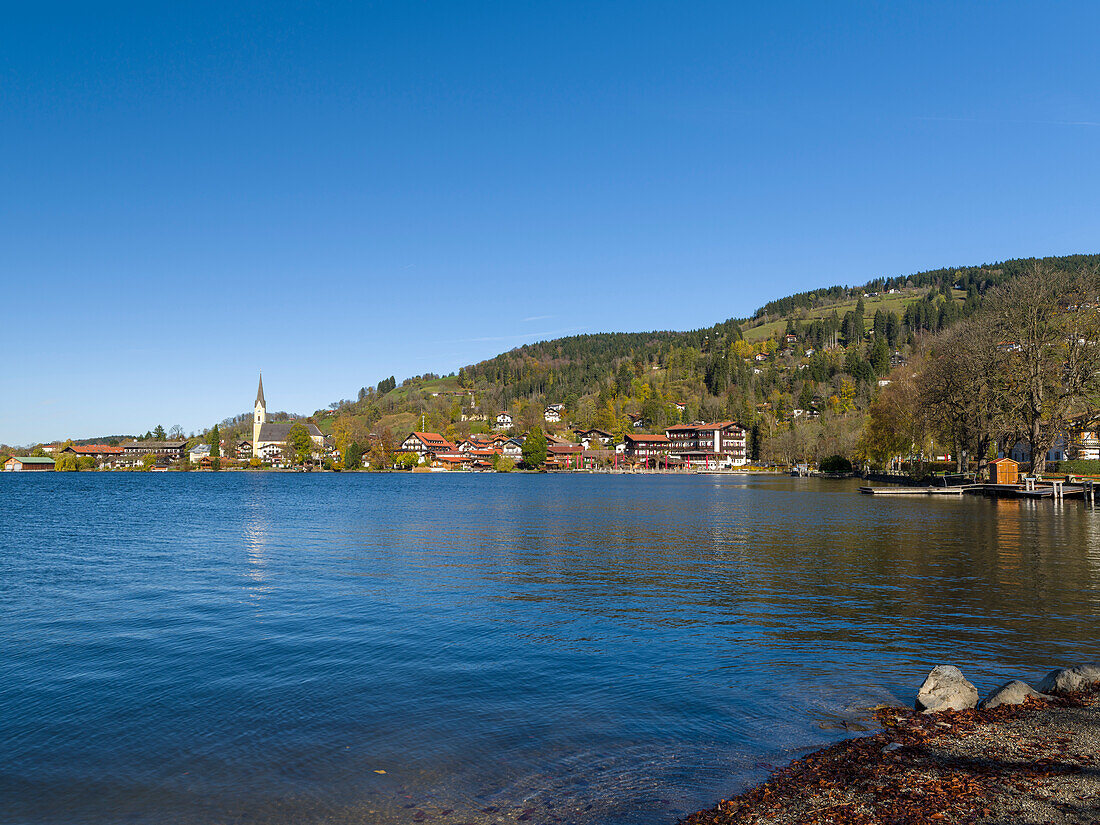 See und Dorf Schliersee in den Bayerischen Alpen, Bayern, Deutschland