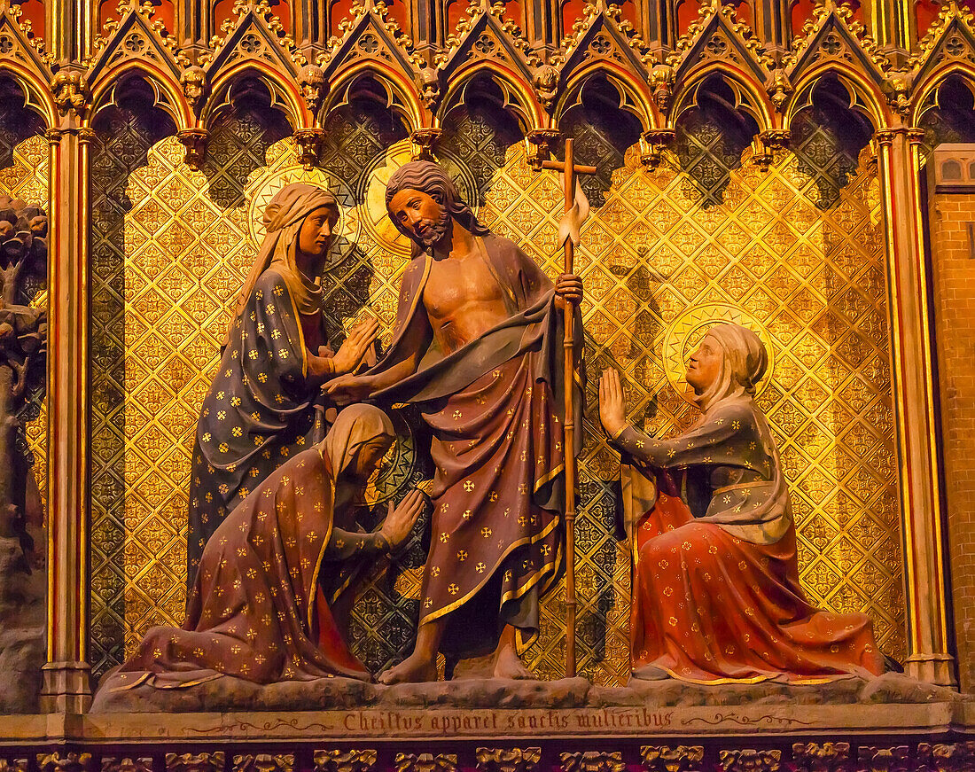 Betende Frauen, Jesus Christus, Statuen aus Holz, Kathedrale Notre Dame, Paris, Frankreich. Notre Dame wurde zwischen 1163 und 1250 n. Chr. erbaut.