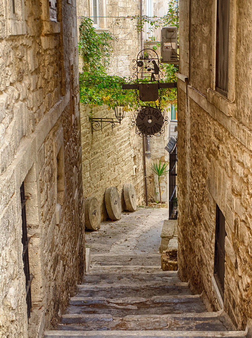 Italy, Apulia, Foggia, Vieste. A picturesque alley in Vieste old town.