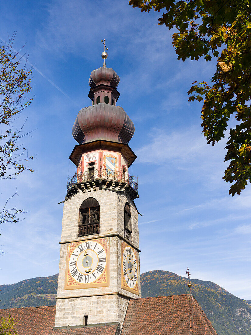Die Kirche Rainkirche, Chiesa di Santa Caterina am Rain. Bruneck, Bruneck im Pustertal, Pustertal in Südtirol, Südtirol (Großformate verfügbar)