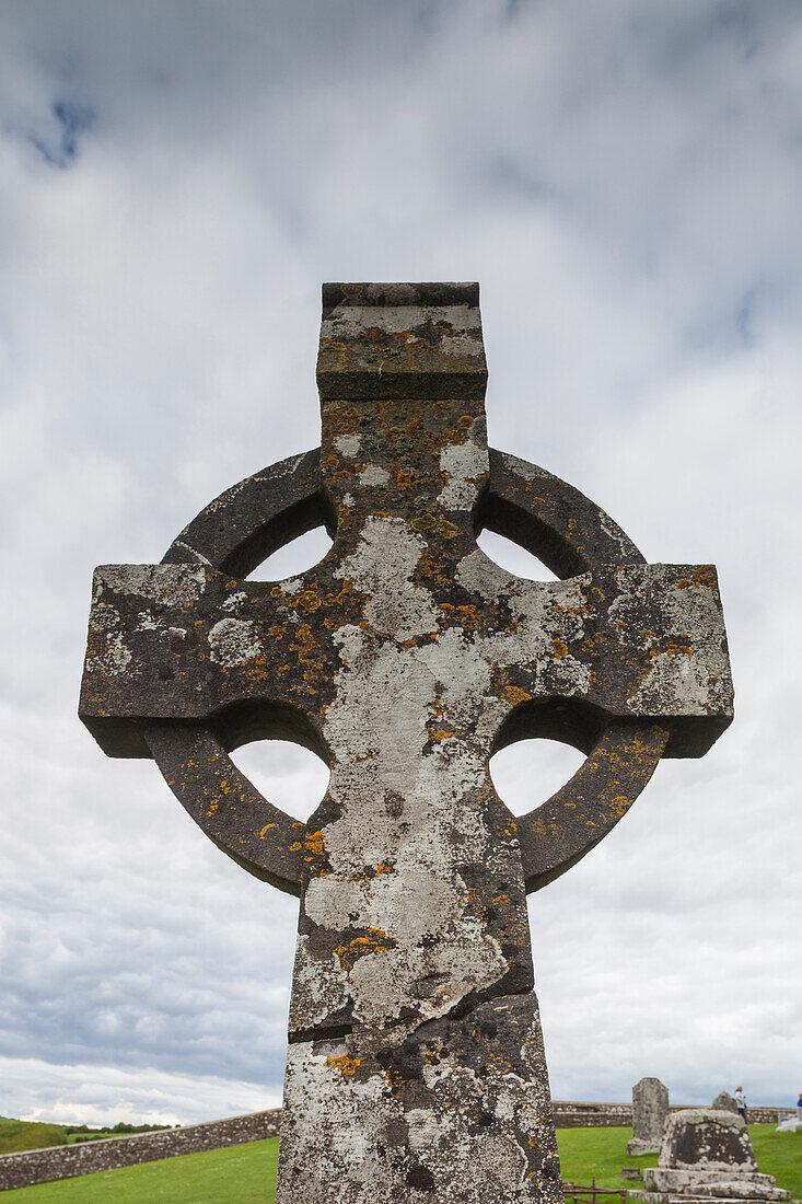 Ireland, County Tipperary, Cashel, Rock of Cashel, 12th-13th religious buildings, Celtic cross