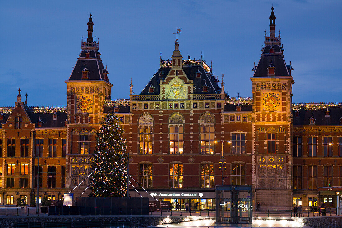 Niederlande, Amsterdam. Hauptbahnhof Amsterdam