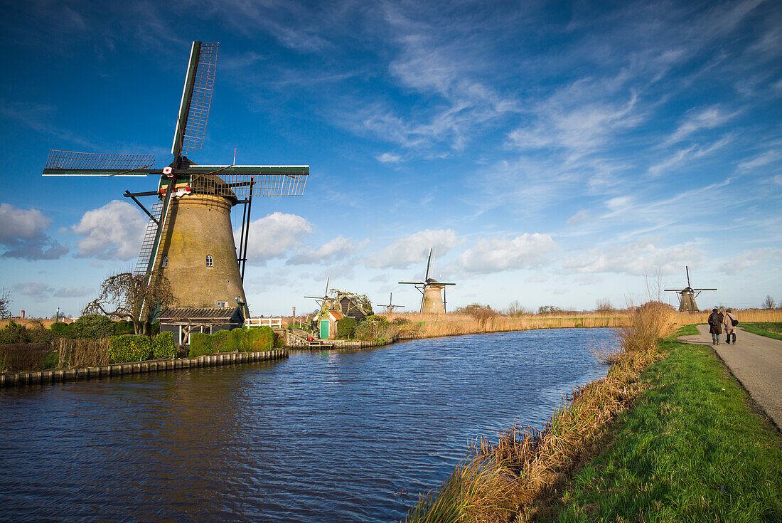 Niederlande, Kinderdijk. Traditionelle holländische Windmühlen