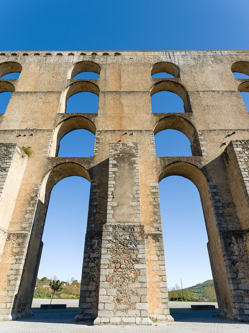Aqueduto da Amoreira, das Aquädukt aus dem 16. und 17. Jahrhundert. Elvas im Alentejo in der Nähe der spanischen Grenze. Elvas gehört zum UNESCO-Welterbe. Portugal