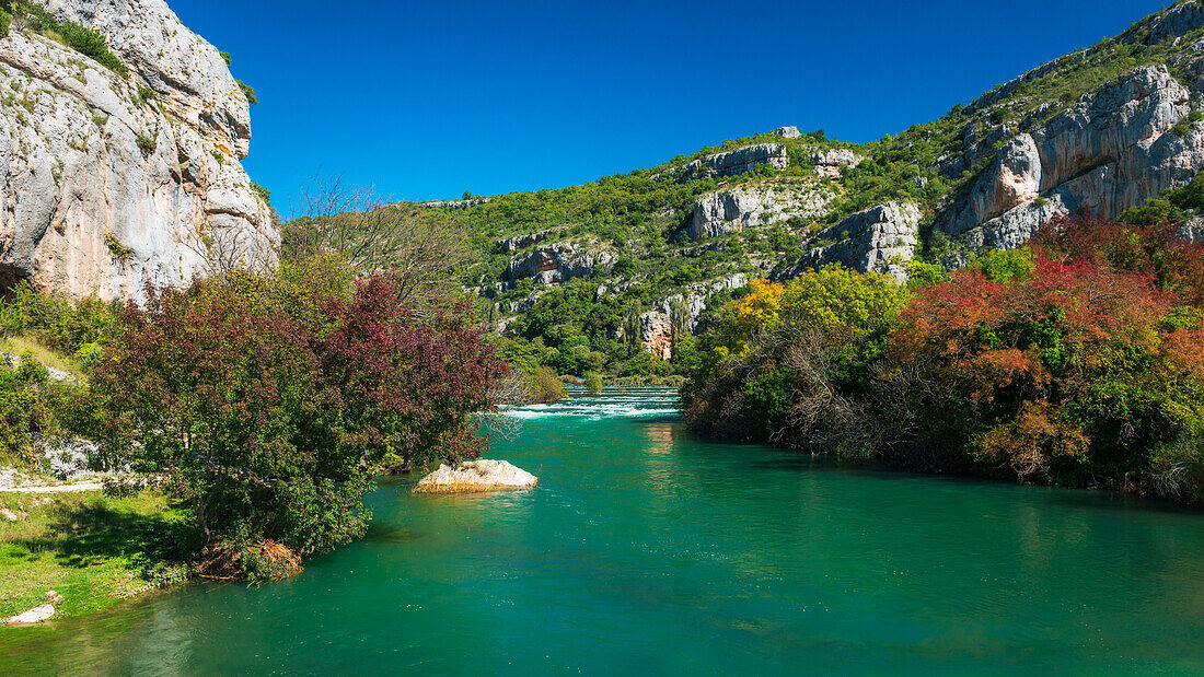 Der Fluss Krka bei Roski Slap, Krka-Nationalpark, Dalmatien, Kroatien