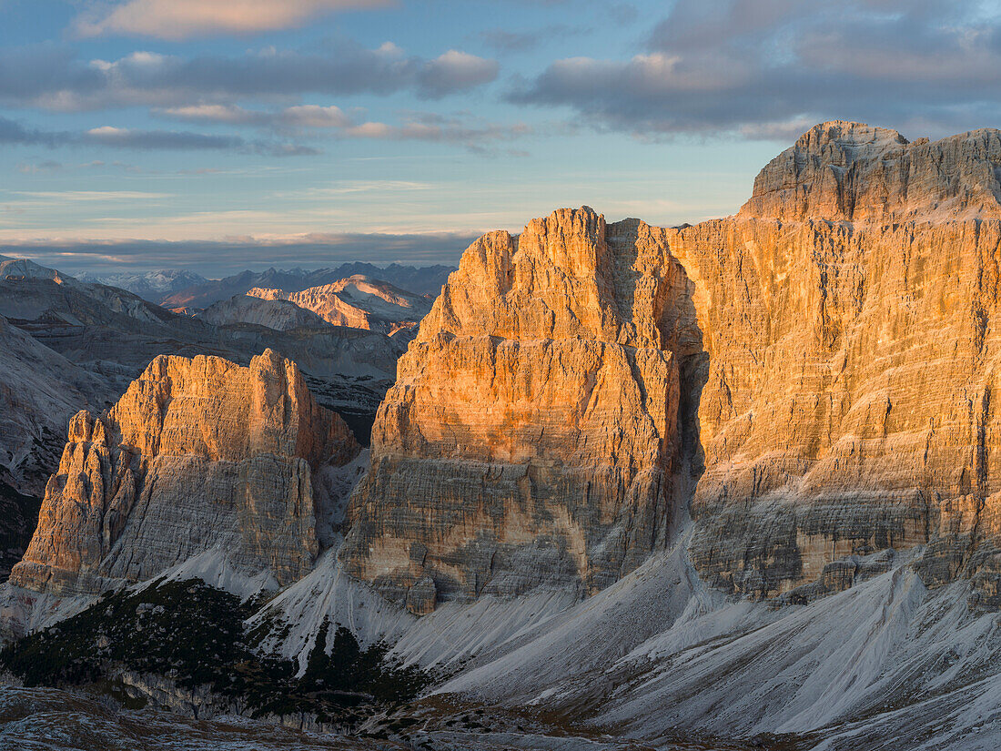 Das Fanesgebirge in den Dolomiten. Die Dolomiten gehören zum UNESCO-Weltnaturerbe. Mitteleuropa, Italien
