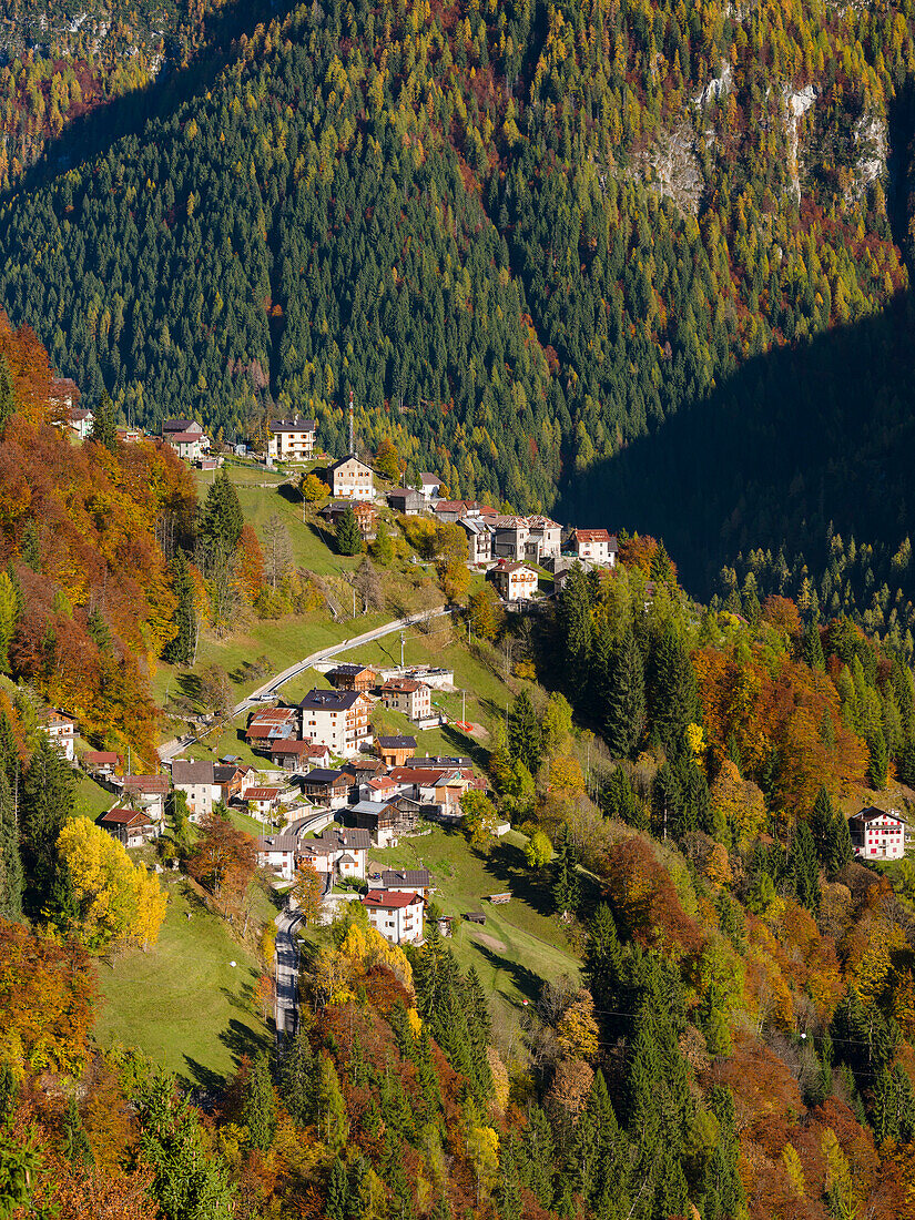 San Tomaso Agordino in den Dolomiten von Venetien. Teil des UNESCO-Welterbes, Italien