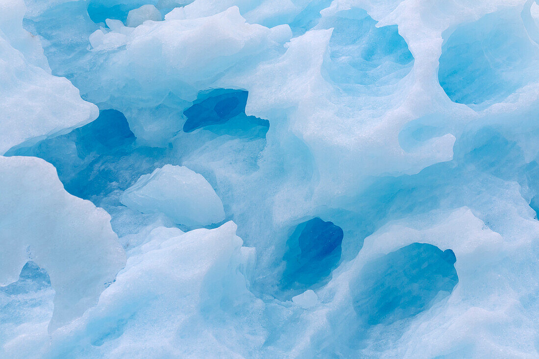 Treibende Eisberge in den Fjorden Südgrönlands, Dänemark