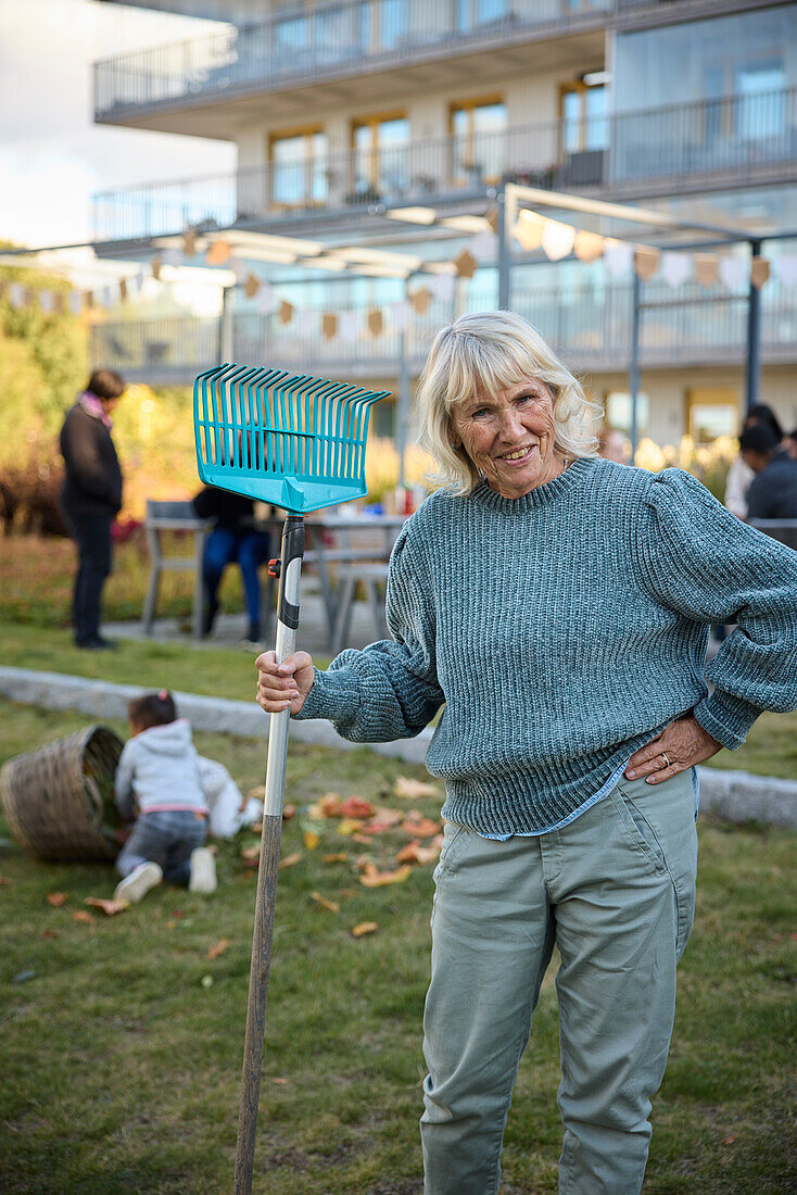 Smiling woman looking at camera