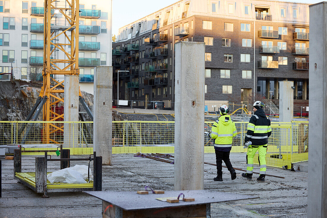 Bauingenieure auf der Baustelle