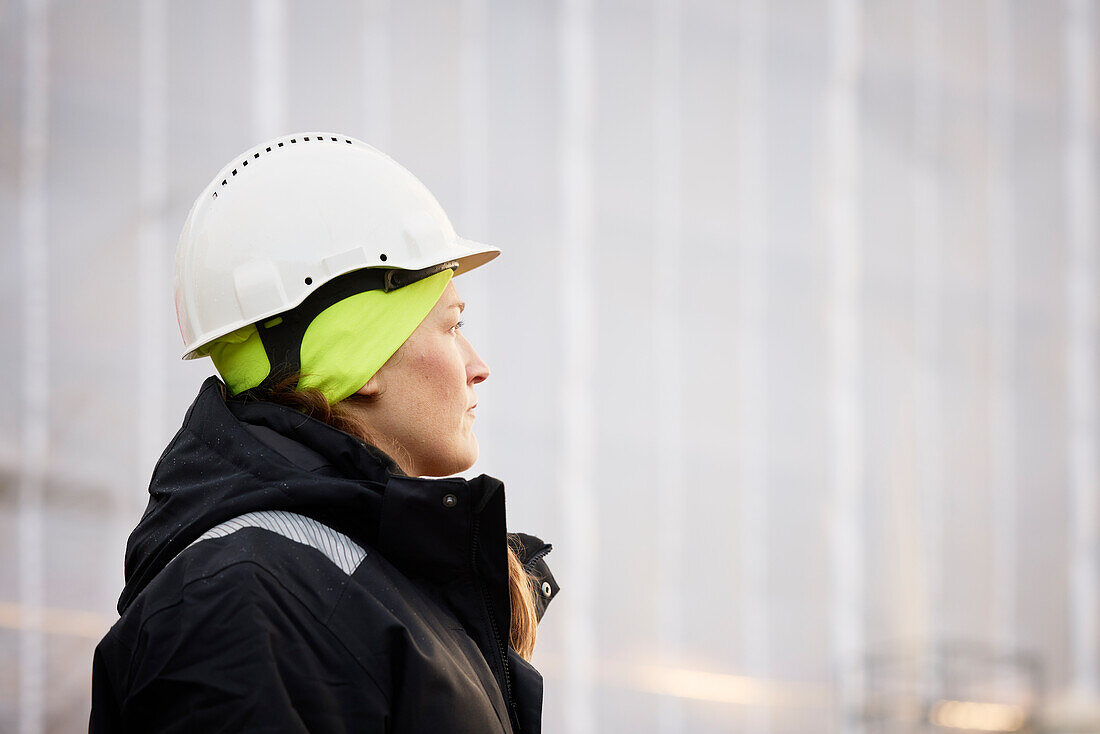 Ingenieurin auf der Baustelle