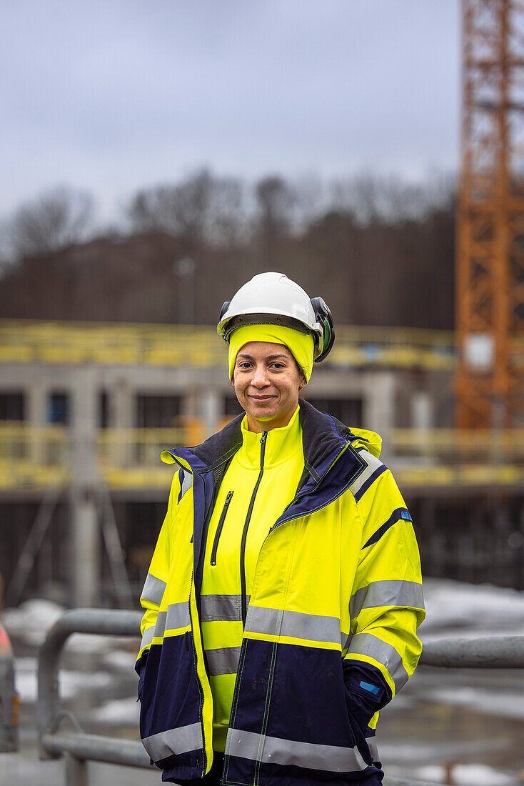 Ingenieurin auf der Baustelle