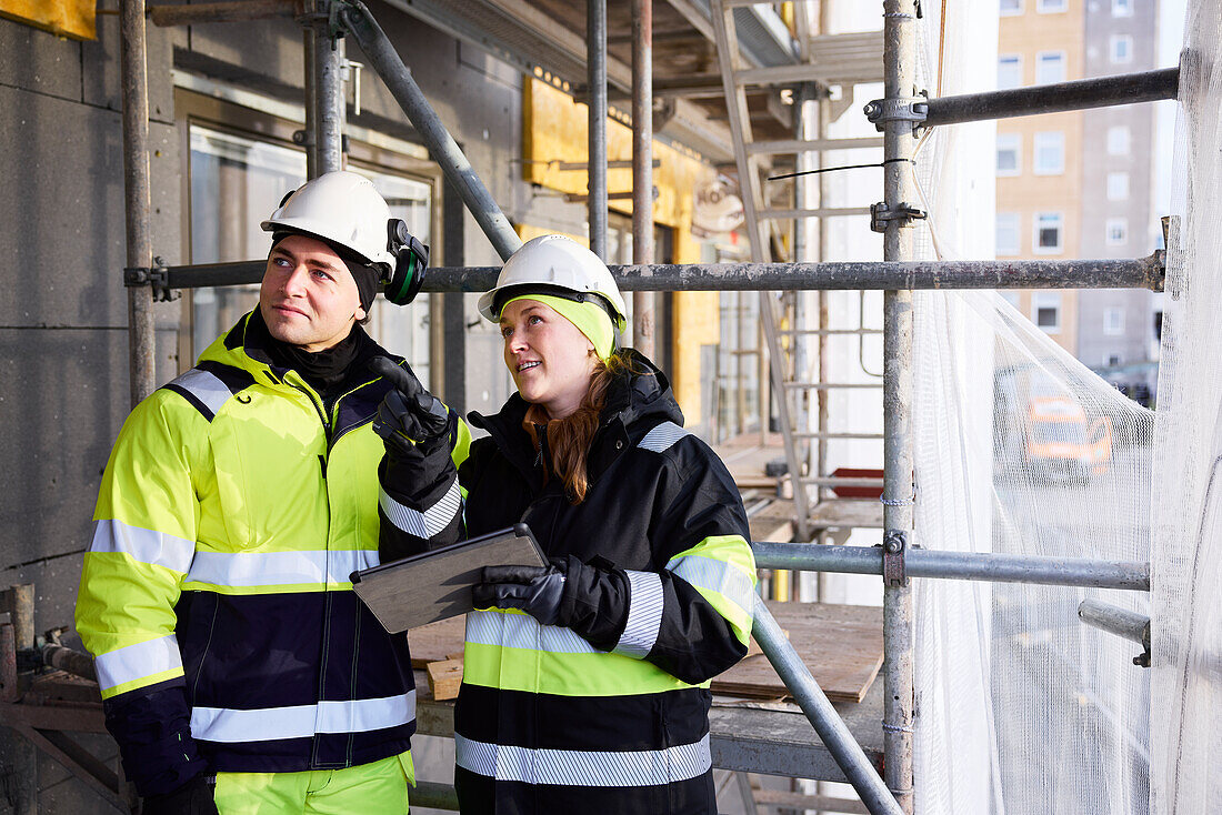 Engineers talking at building site