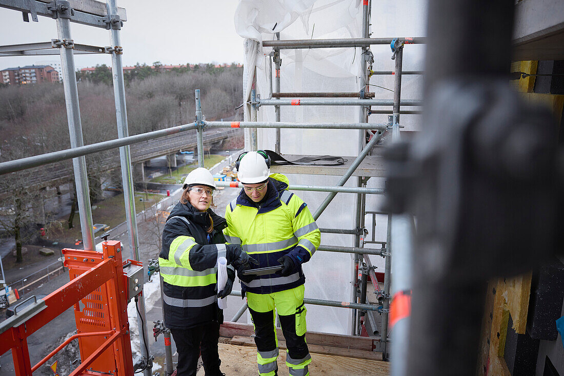 Engineers talking at building site