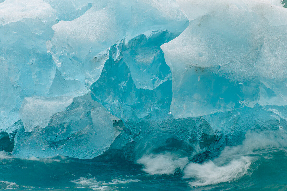 Perito-Moreno-Gletscher, Los Glaciares-Nationalpark, Provinz Santa Cruz, Argentinien. Gespeist vom Südpatagonischen Eisfeld, dem drittgrößten Süßwasservorkommen der Welt. Benannt nach dem Entdecker Francisco Moreno
