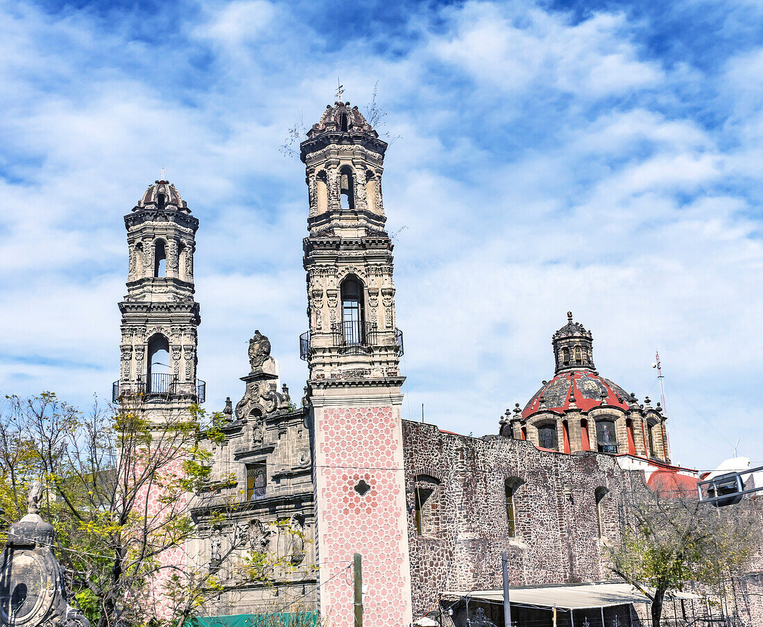 San-Hipolito-Kirche, Mexiko-Stadt, Mexiko. An der Avenida Reforma, gegründet 1521. Gewidmet dem Heiligen Judas Tadeo der verlorenen Sache.