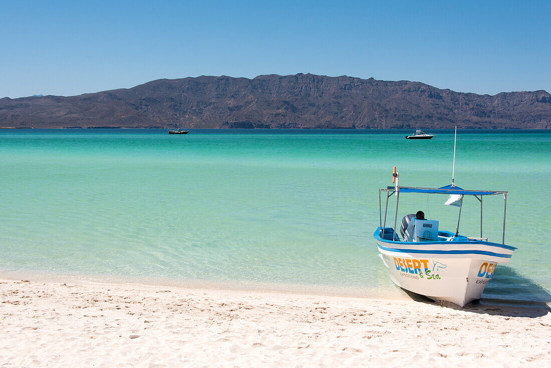 Mexico, Baja California Sur, Sea of Cortez. White sand beach and calm waters Isla Coronado