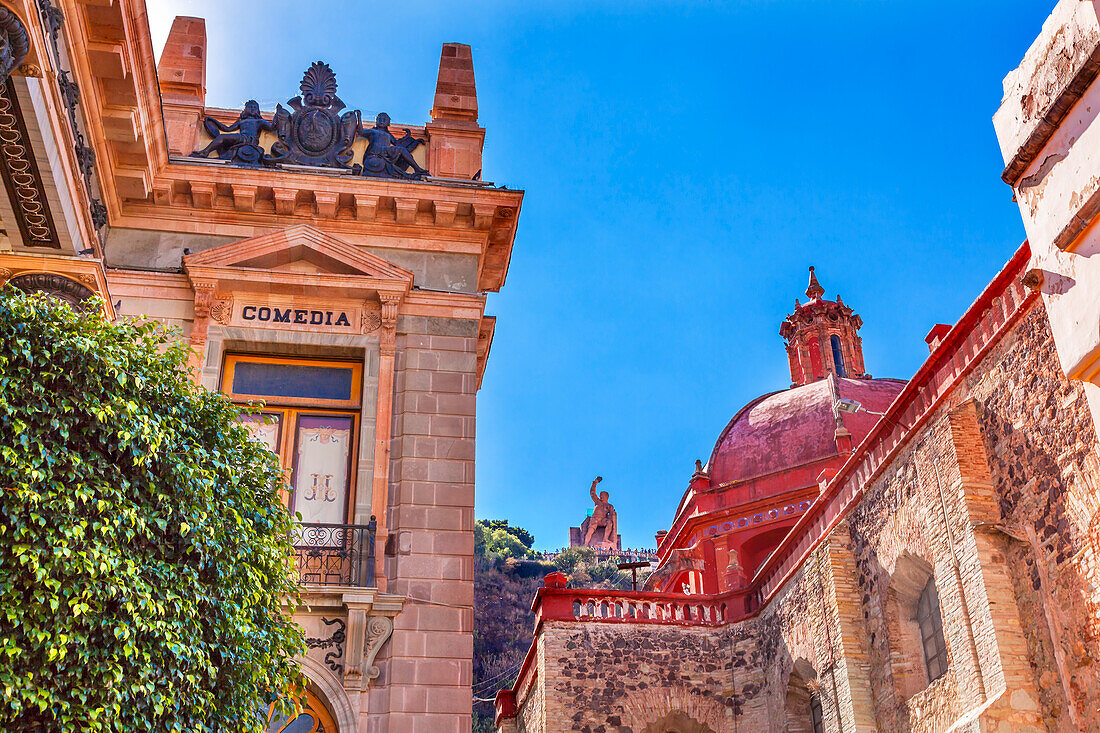 Juarez Theater, Temple De San Diego, San Diego Church, El Pipila Statue, Guanajuato, Mexico. El Pipila Is A Mexican Hero From 1810 Mexican War Of Independence.