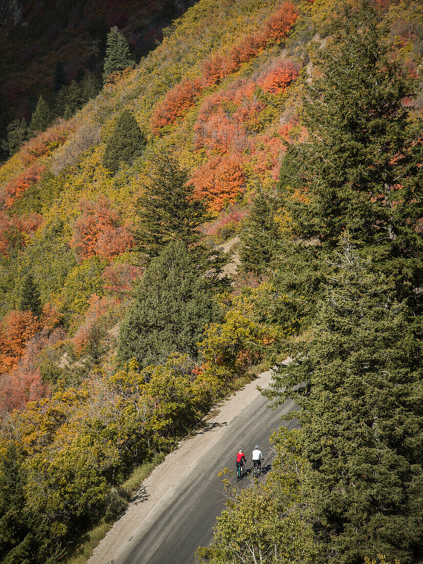 United States, Utah, American Fork, Aerial view of man and woman riding bicycles on country road