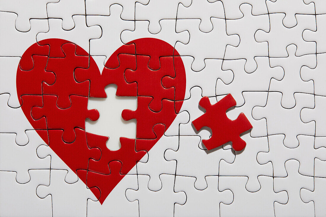Puzzlespiel mit rotem Herz