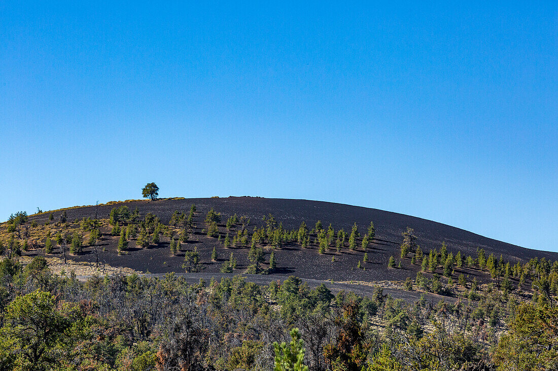 USA, Idaho, Arco, Landschaft mit Schlackenkegel 