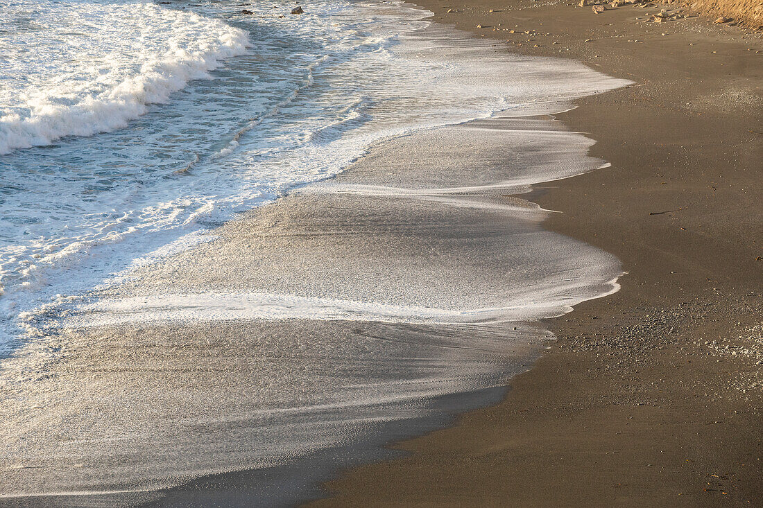Wellen an der Küste von Big Sur